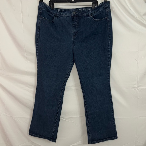Avenue Denim Dark Wash Blue Barely Boot Cut Jeans in Size 24 A - Picture 3 of 15